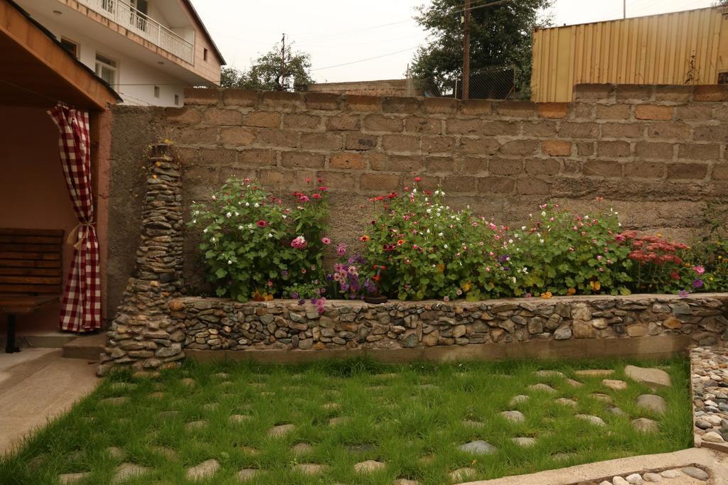 Dilbo House Hotel Дилиян Екстериор снимка