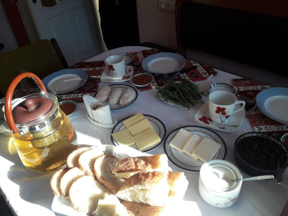 Dilbo House Hotel Дилиян Екстериор снимка
